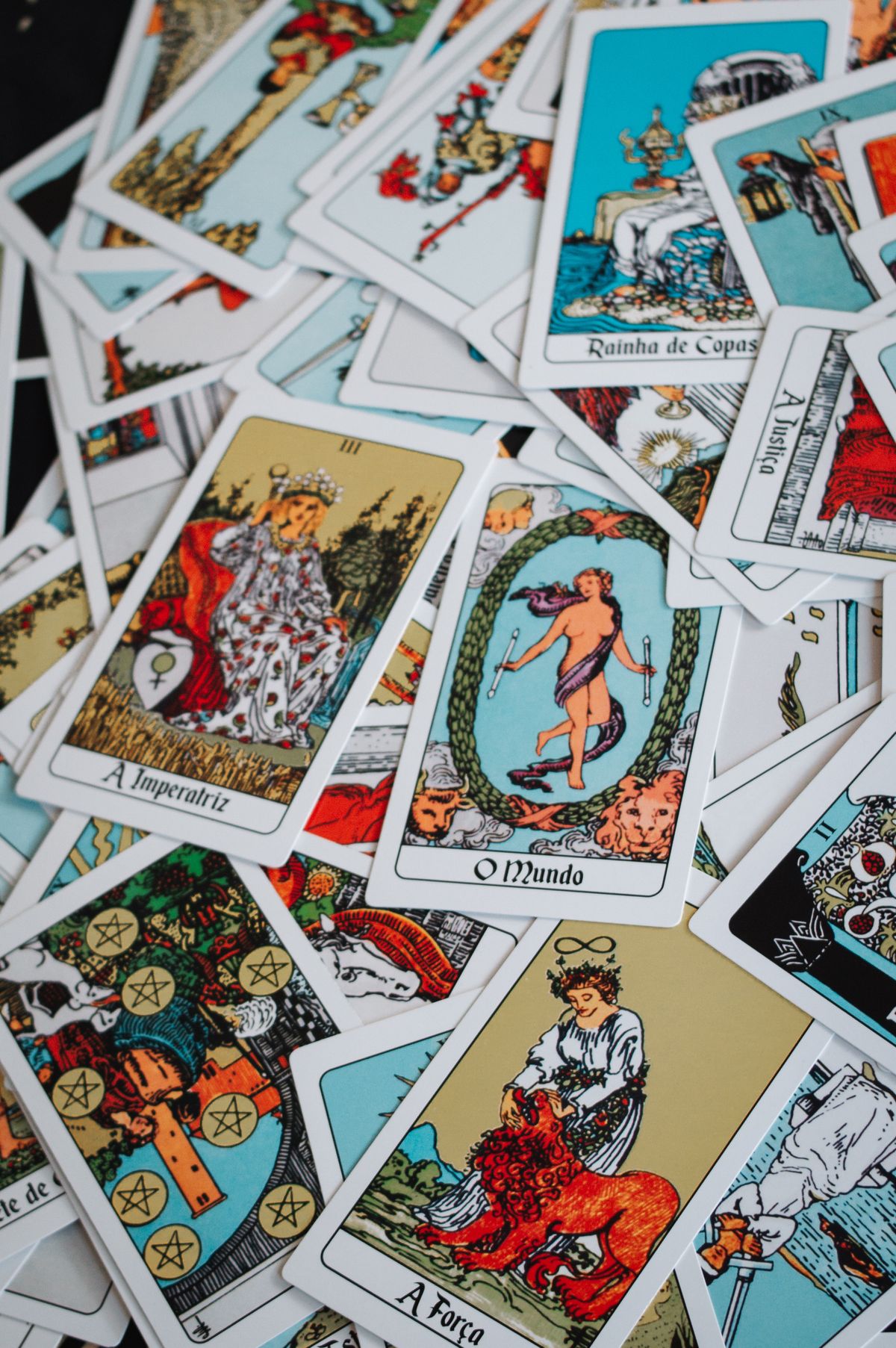 Carte dei tarocchi disposte per una lettura